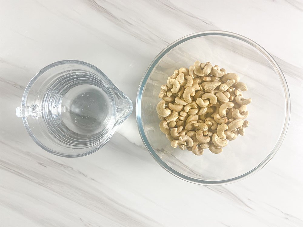 Visão dos ingredientes para fazer o creme de leite sem lácteos