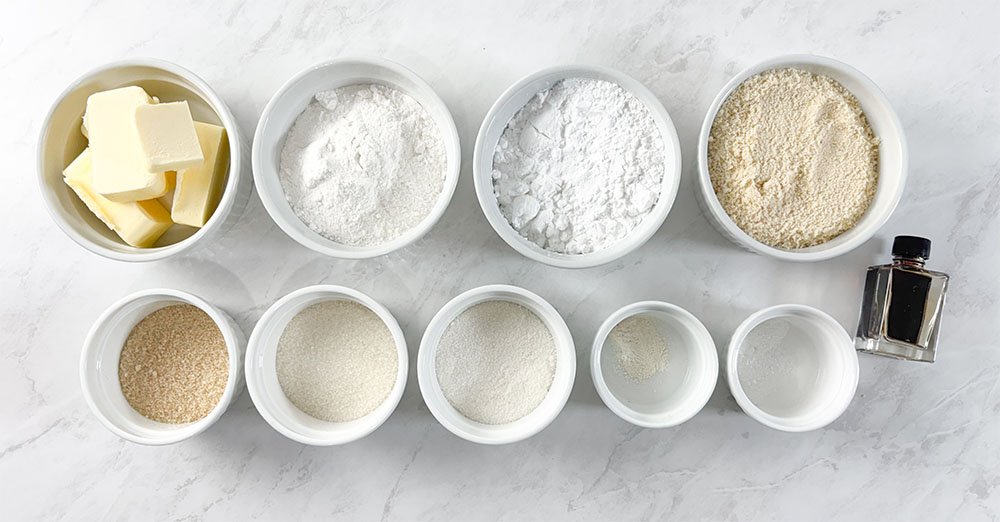 Visão dos ingredientes para fazer os biscoitos amanteigados sem glúten
