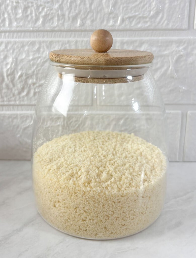 Visão frontal da farinha panko sem glúten