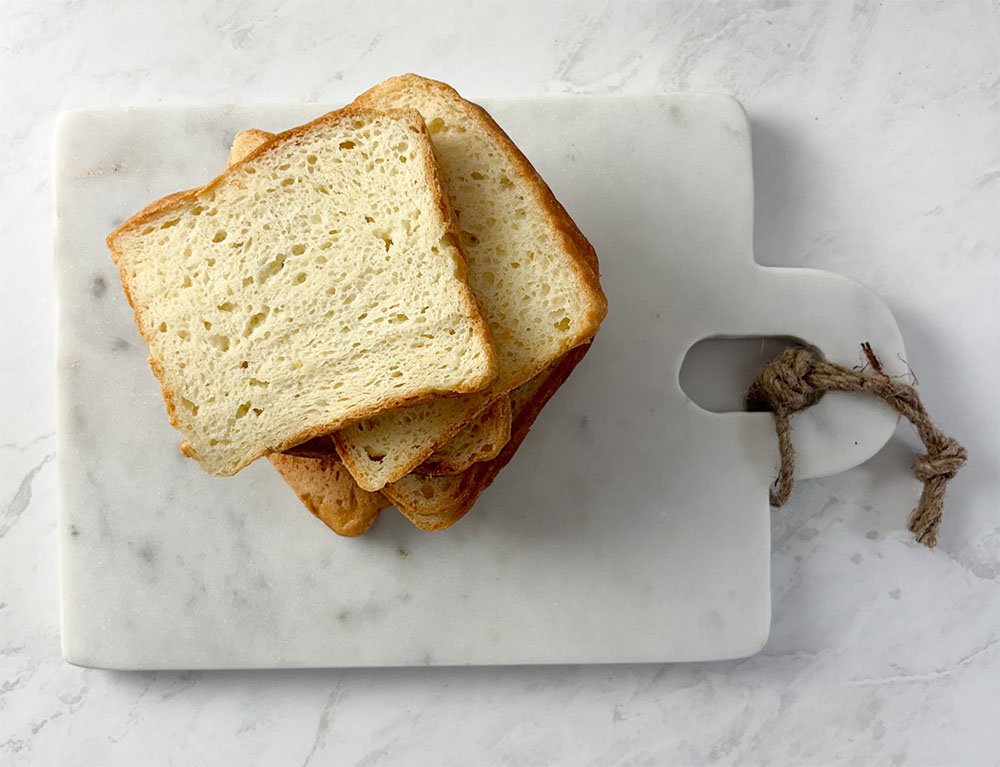 Visão dos ingredientes para fazer a farinha panko sem glúten