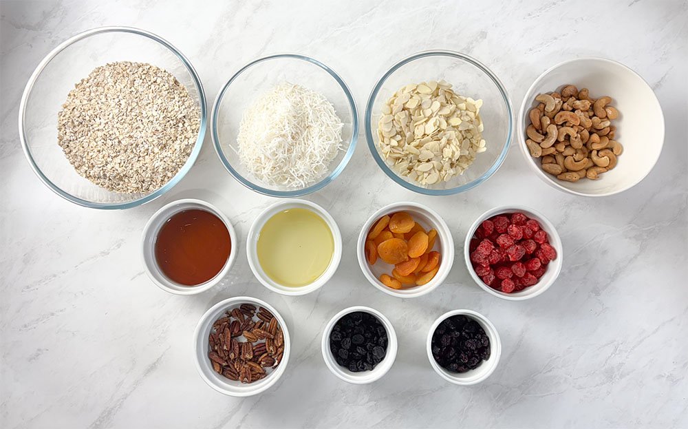 Visão frontal dos ingredientes da granola sem glúten