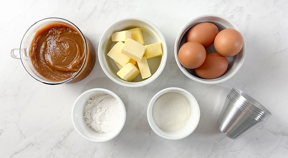 visão dos ingredientes para fazer o petit gateau de doce de leite sem glúten