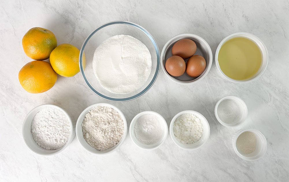 Visão dos ingredientes do bolo de laranja sem glúten